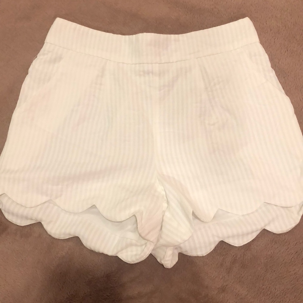 Scalloped white shorts